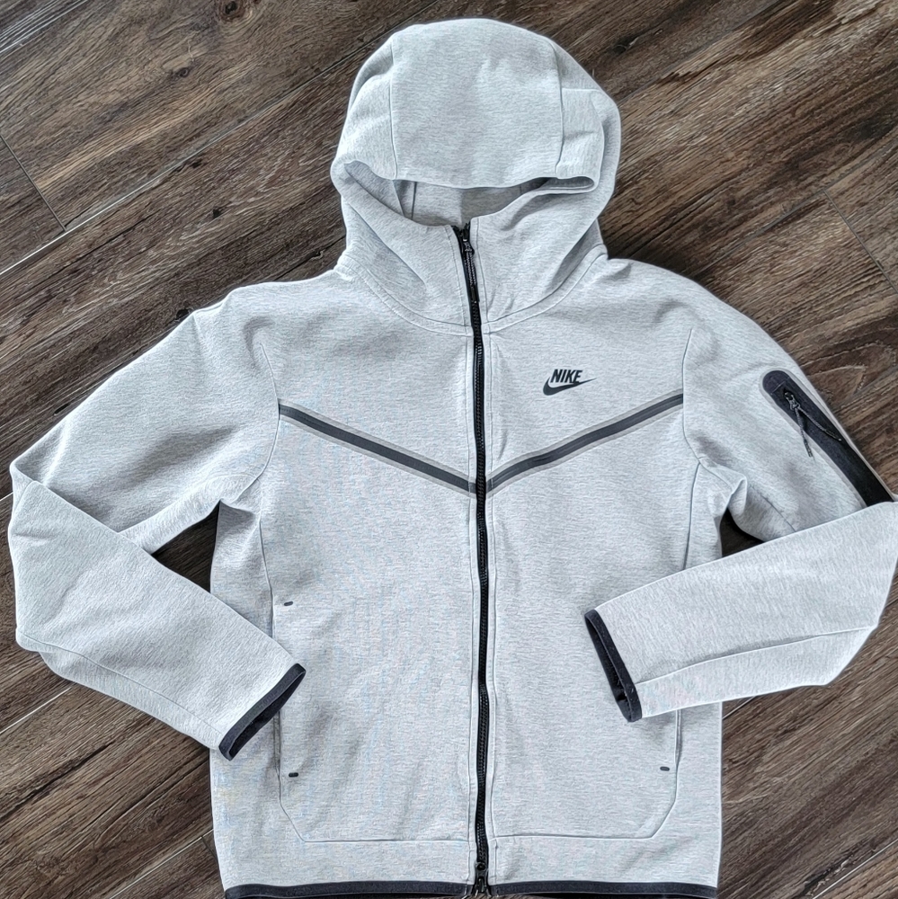 Mens Nike Tech Fleece jacket size small